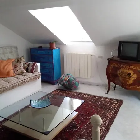 Spacious And Naturally Bright Bomboniera Rooftop Favors Apartment *